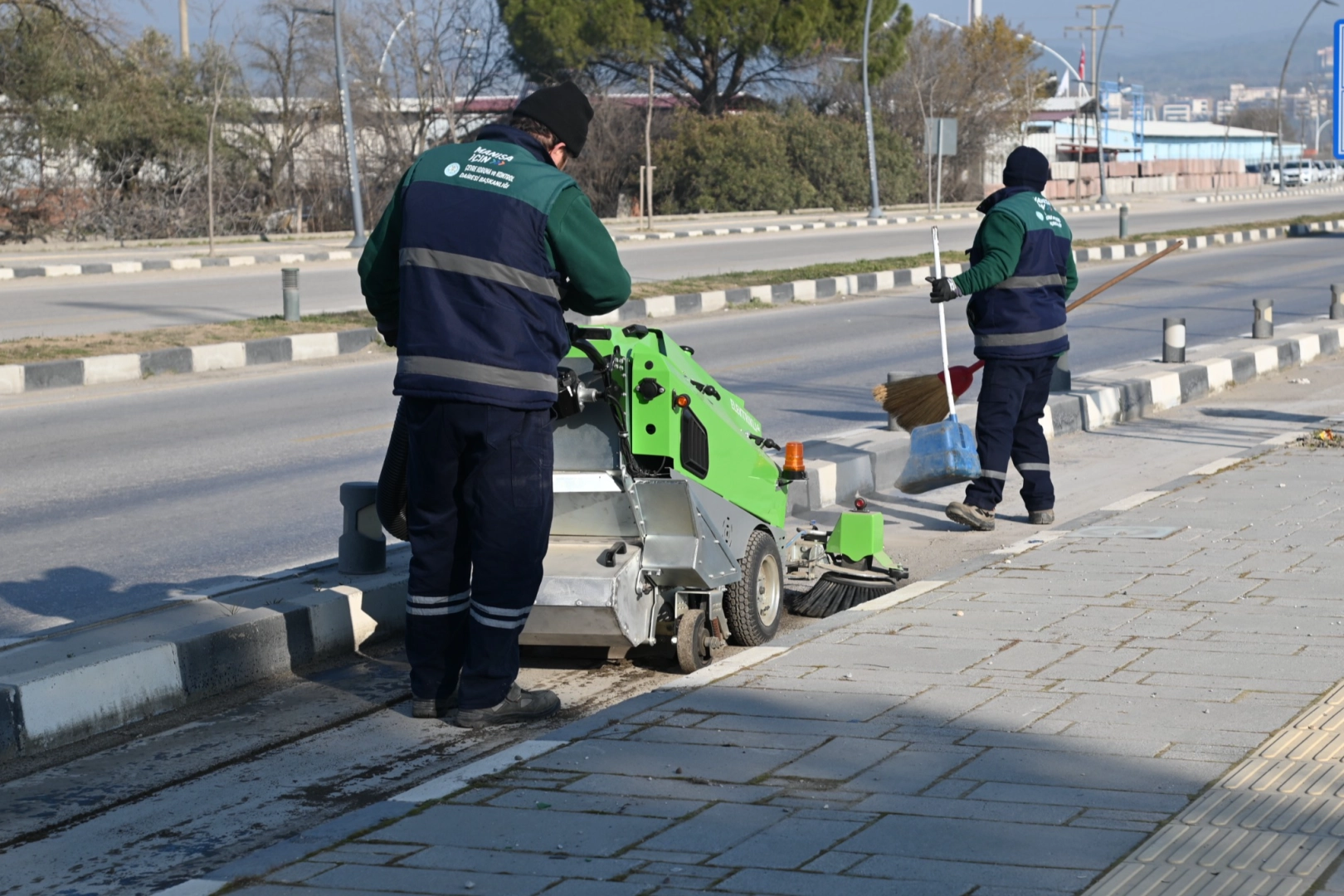 Kampüs yolundaki bisiklet yolu yenileniyor haberi