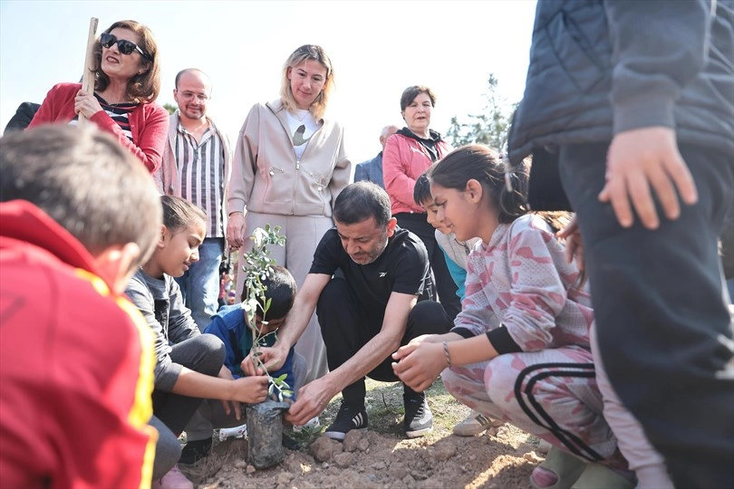 Katledilen 445 kadın anısına Denizli'de fidanlar toprakla buluştu haberi