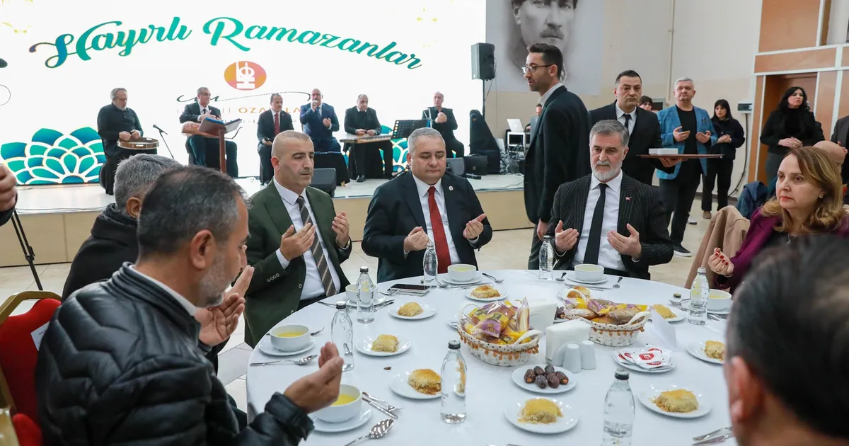 Keçiören'de ilk iftar otobüs esnafı ile yapıldı haberi