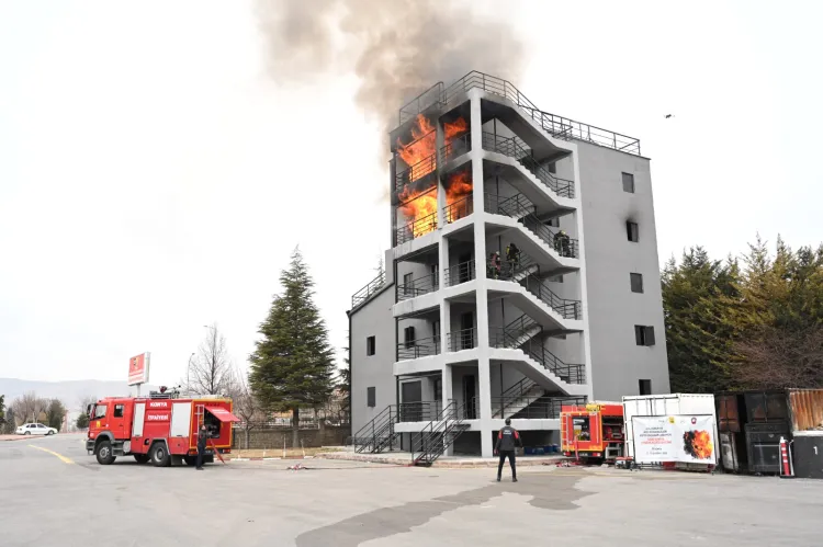 Kıbrıslı itfaiyecilere Konya tatbikatı haberi