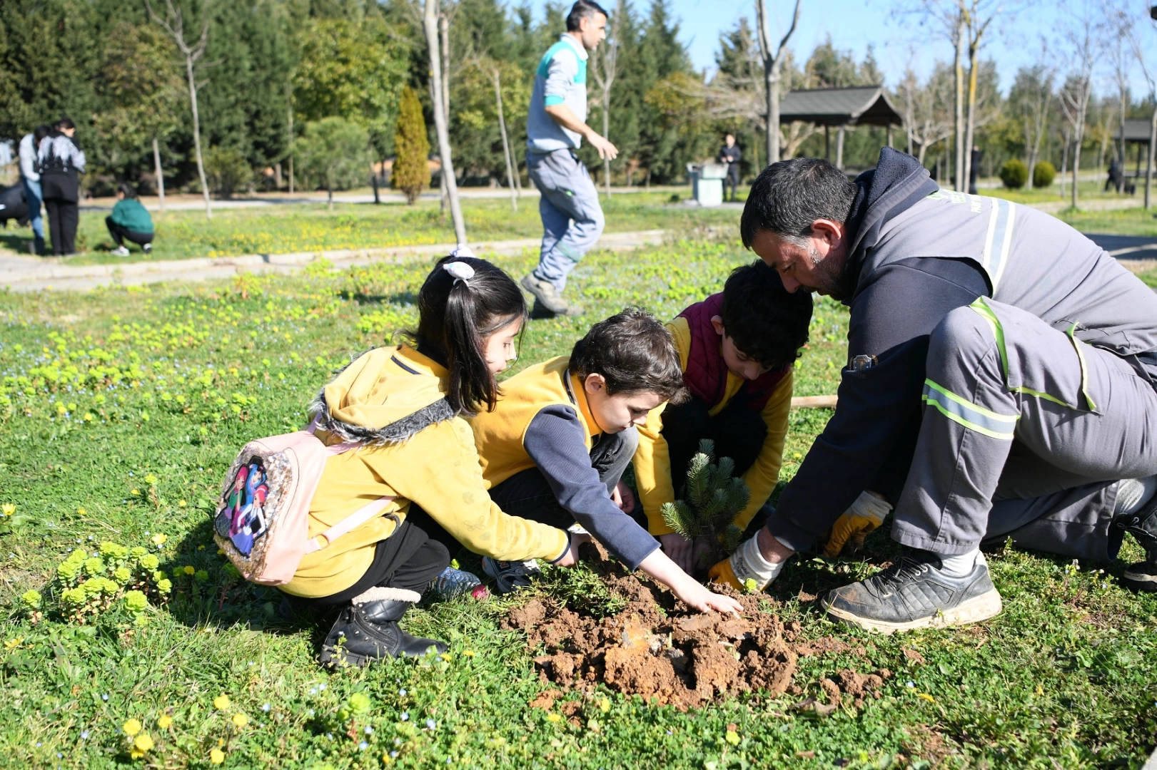 Kocaelili minikler, fidanları toprakla buluşturdu haberi