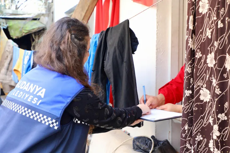 Mudanya'da erzak kolileri sahiplerine ulaşıyor haberi