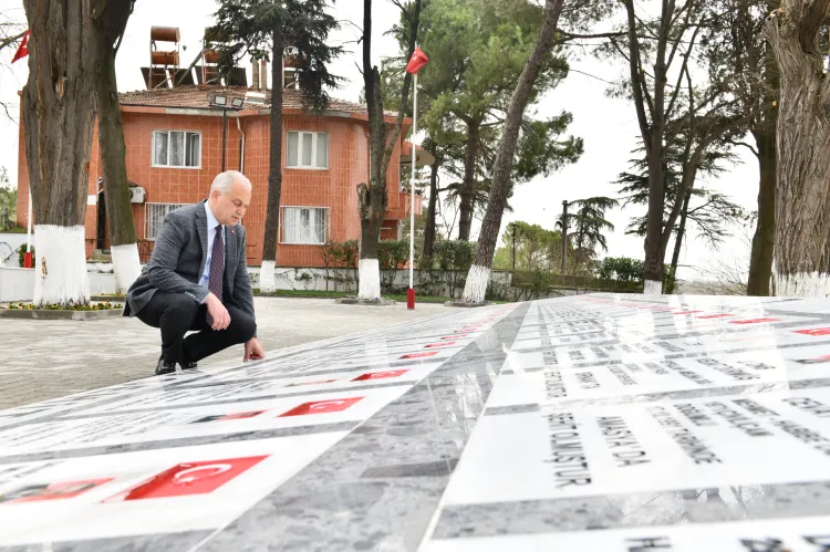 Mustafakemalpaşa'da şehitlik 18 Mart için yenilendi haberi