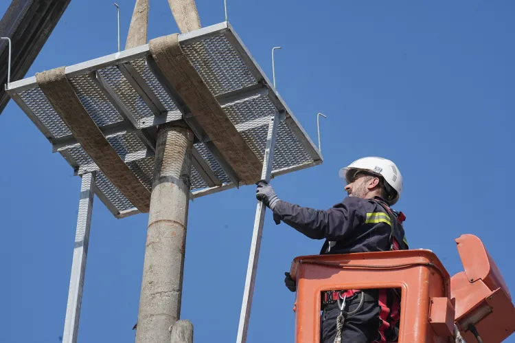 UEDAŞ elektrik direklerini can dostları için hazırladı haberi